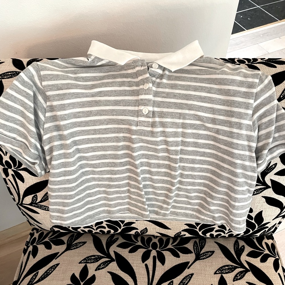 Wild fable top with collar and buttons